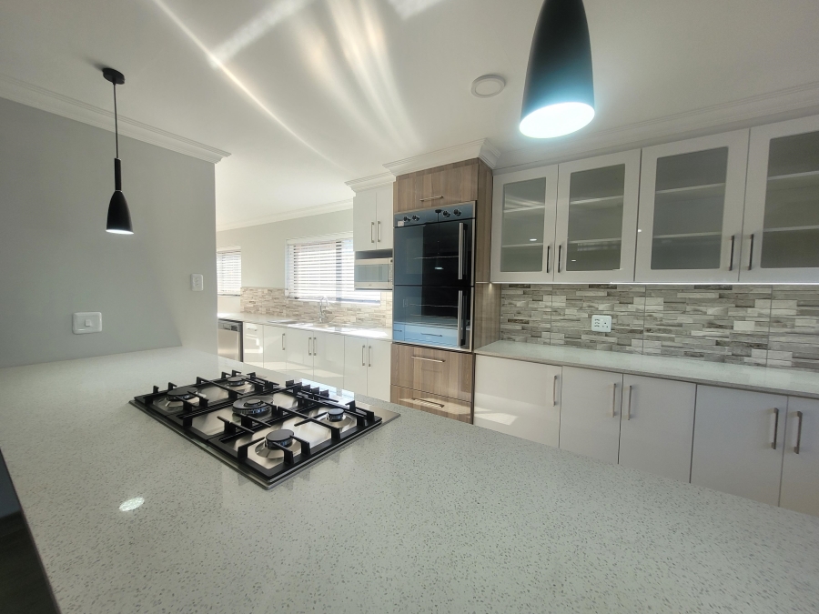 4 Bedroom Property for Sale in Wavecrest Eastern Cape
